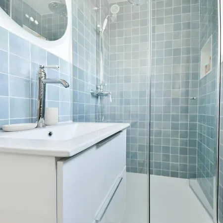 Eiffel Tower View 1br Newly Renovated And Elegant Parijs