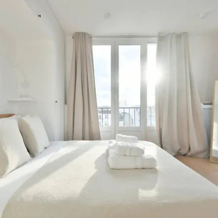 Eiffel Tower View 1br Newly Renovated And Elegant